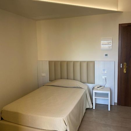 Hotel Vittoria Vasto Bagian luar foto