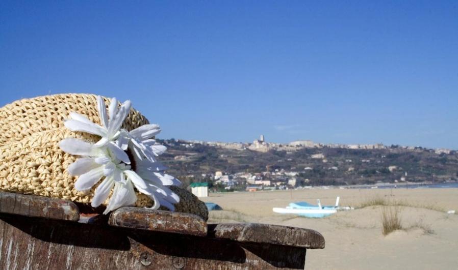 Hotel Vittoria Vasto Bagian luar foto